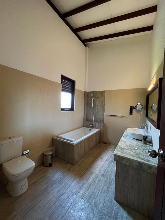 Driftwood Villa Pamunugama Ngoại thất bức ảnh